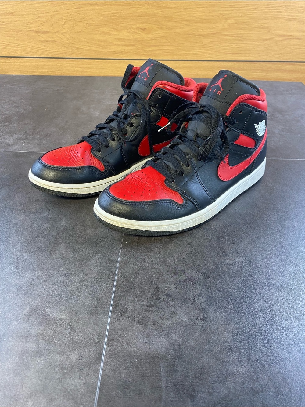 Nike Jordan Air 1‎ Mid Men’s Black and Red Sneaker size 11- CLEAN